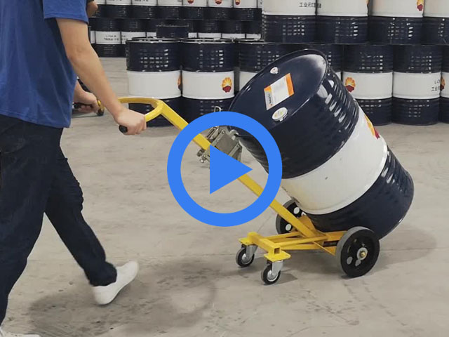 HT系列油桶搬運(yùn)手推車應(yīng)用案例